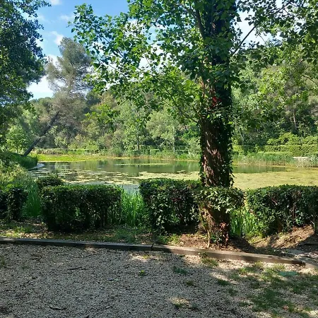 Genevrier - T2 - Terrasse - Parking - Piscine * Six-Fours-les-Plages