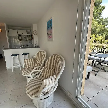 Genevrier - T2 - Terrasse - Parking - Piscine * Six-Fours-les-Plages