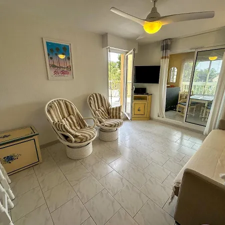 Genevrier - T2 - Terrasse - Parking - Piscine Apartment