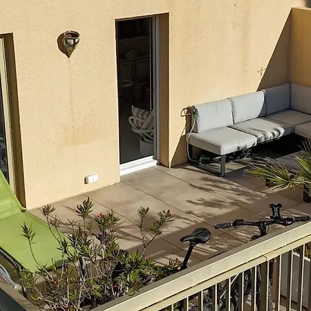 Genevrier - T2 - Terrasse - Parking - Piscine Apartment