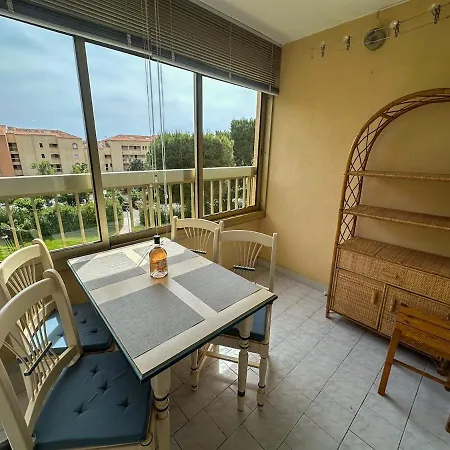 Genevrier - T2 - Terrasse - Parking - Piscine *