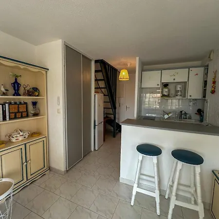 Genevrier - T2 - Terrasse - Parking - Piscine Apartment *